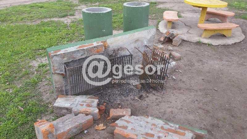 Malentretenidos causaron destrozos en parrilleros de Parque Guernika.